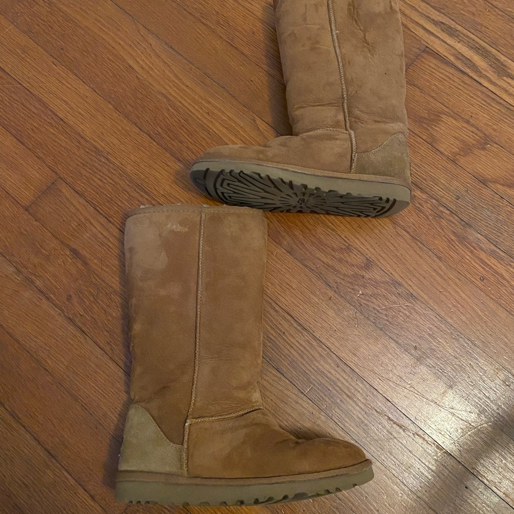 Size 6 Uggs - image 2